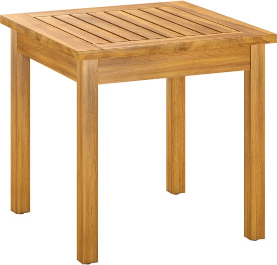 Houten bijzettafel met een vierkant lattenblad op een witte achtergrond.