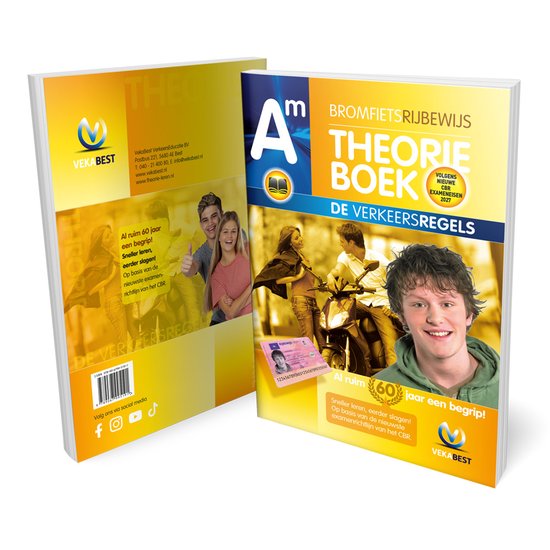 Bromfiets theorieboek met afbeeldingen van jongeren op bromfietsen en een rijbewijs.