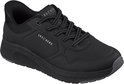 Zwarte Skechers sneaker met veters, ademende perforaties en 'SKECHERS' logo.
