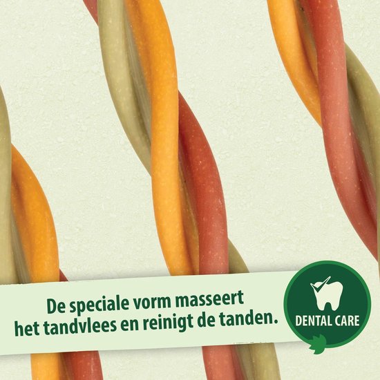 Drie gedraaide hondensnacks in groen, oranje en rood. Masseeert tandvlees en reinigt tanden.