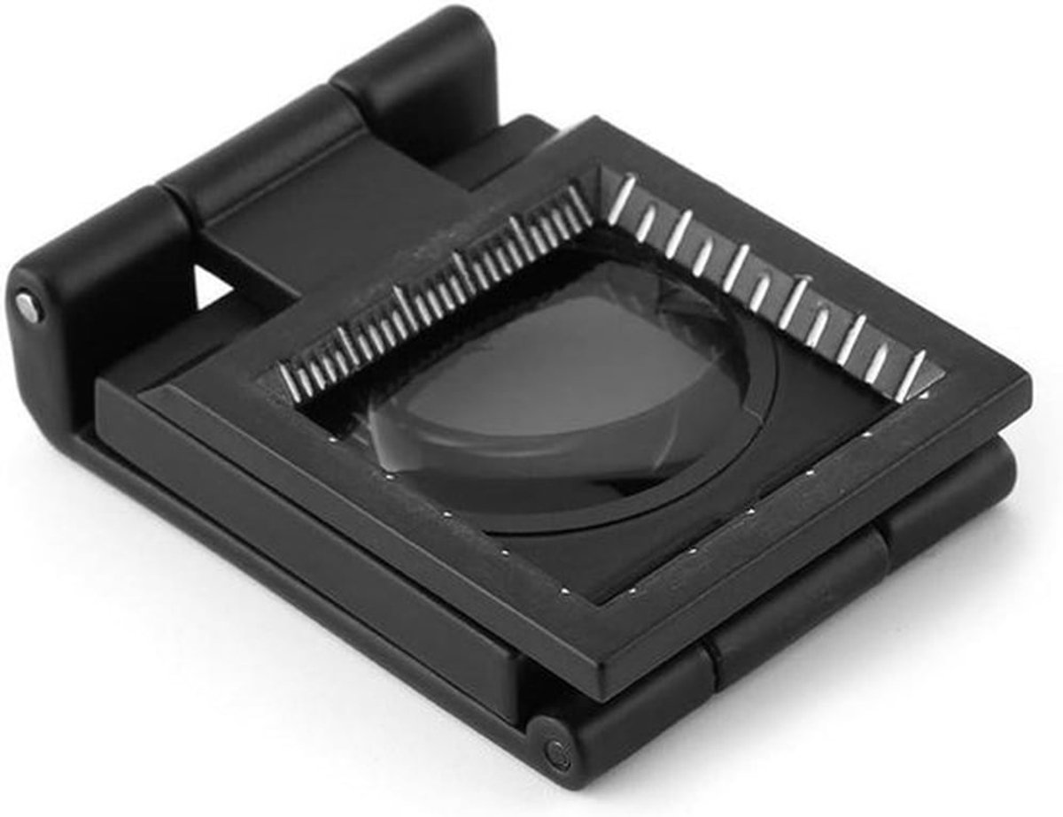 Opvouwbaar vergrootglas met 10x vergroting en zinklegering, ideaal voor precisiewerk en hobby's. Met handige schaal en uitstekende optiek.
