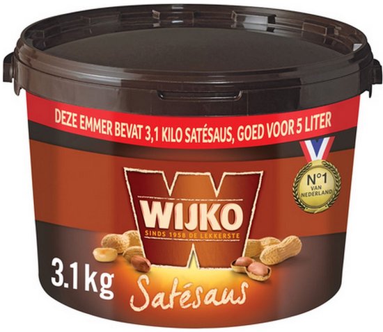 Bruine emmer Wijko satésaus 3,1 kg, met tekst: Deze emmer bevat 3,1 kilo satésaus, goed voor 5 liter en N°1 van Nederland.