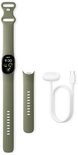 Fitbit Edge met extra bandje en oplaadkabel op een witte achtergrond.