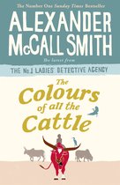 De omslag van Alexander McCall Smiths boek 'The Colours of all the Cattle', met een rode stier in het midden en andere runderen op de achtergrond.