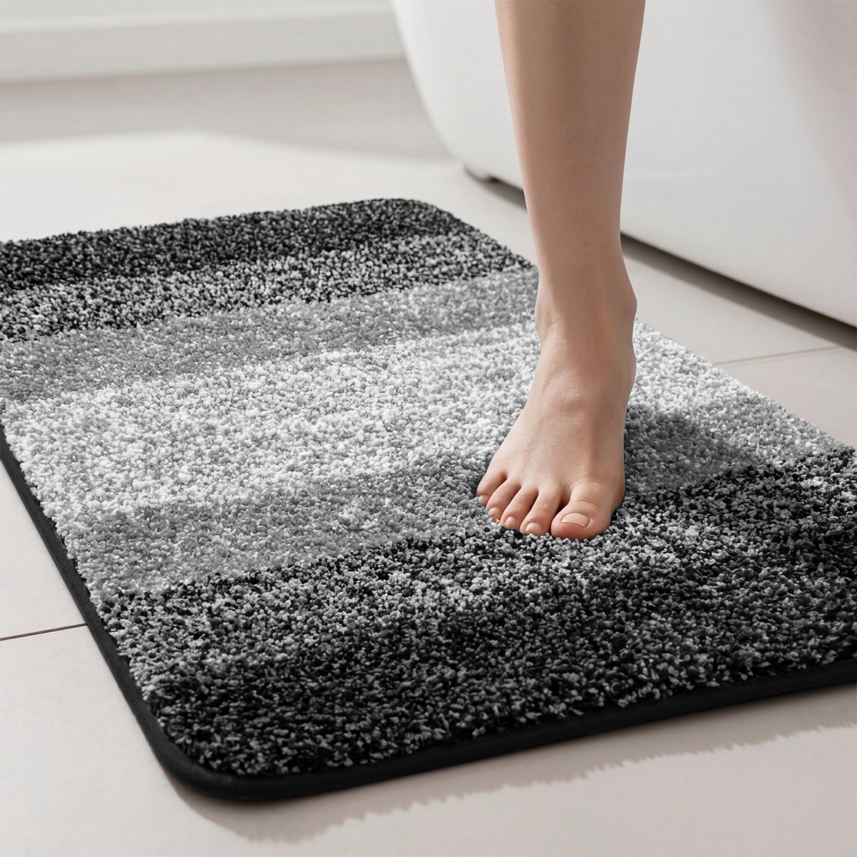 Badmat 90x60 cm – Antislip Badkamermat – Zachte Microvezel – Sneldrogende Douchemat – Hoogpolig & Absorberend – Wasbaar – Zwart