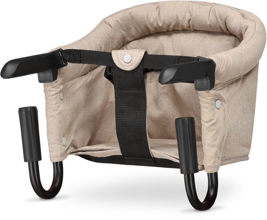 Beige Deryan kinderstoel met zwarte ophanghaken en verstelbare banden.