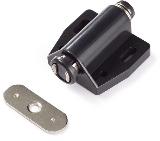 Zwarte kastdeur pusher met metalen plaat. Plastic behuizing met metalen duwmechanisme.