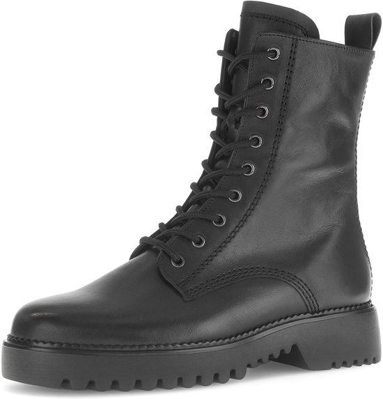 Zwarte Gabor veterlaars met ronde neus en profielzool.