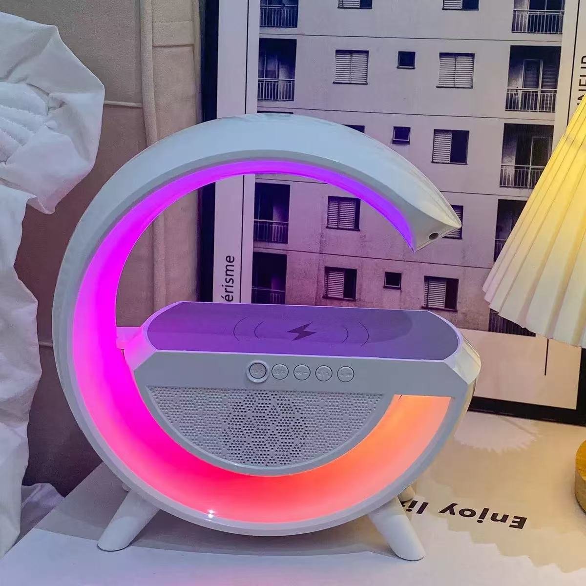 Slaapkamer LED Bedlamp met 15W Draadloos Opladen – RGB Sfeerverlichting, Bluetooth Hi-Fi Luidspreker, Wekker en Tijdweergave voor Nachtkastje