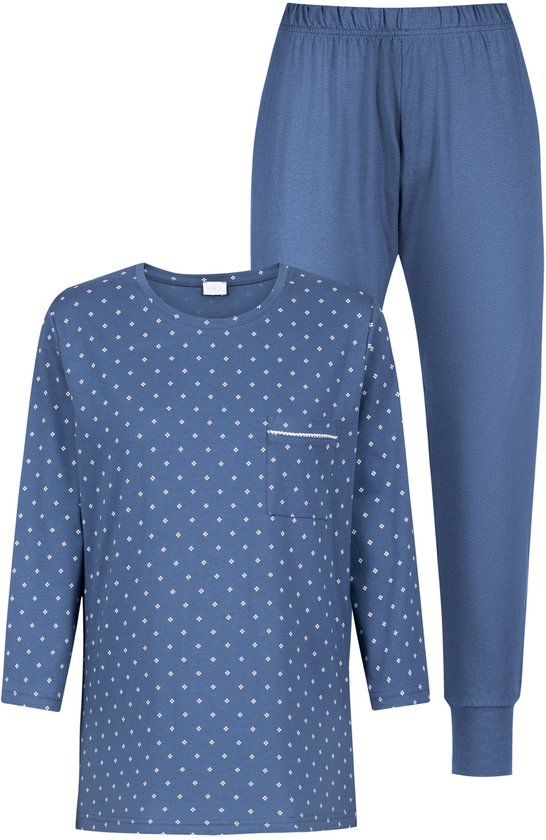 Blauw pyjamapak met all-over witte stippen. De pyjamaset bestaat uit een shirt met borstzak en een broek.