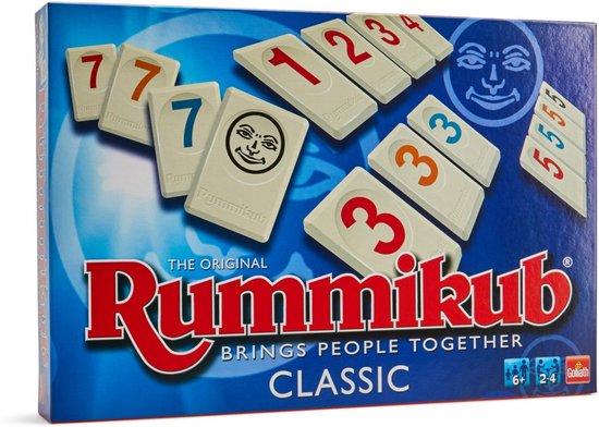 De Rummikub Classic speldoos met cijfertegels met de cijfers 3, 5 en 7 in rood, blauw en oranje.