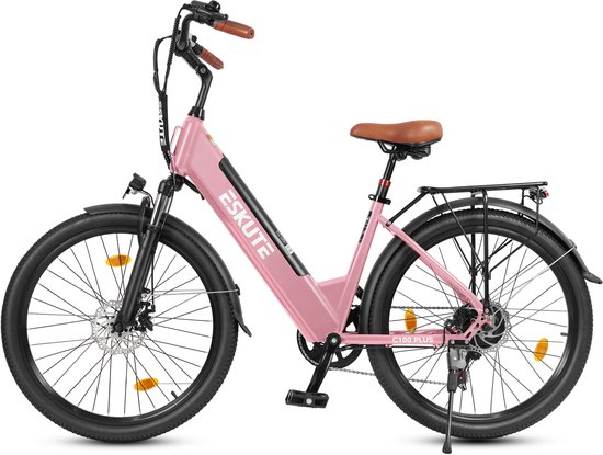 Vélo électrique rose avec logo Eskute, selle marron et roues de 26 pouces, sur fond blanc.
