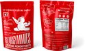 Twee rode ZOOO-verpakkingen, één met watermeloen, één met bosbessensmaak. Vijf rode beren-gummies ernaast.