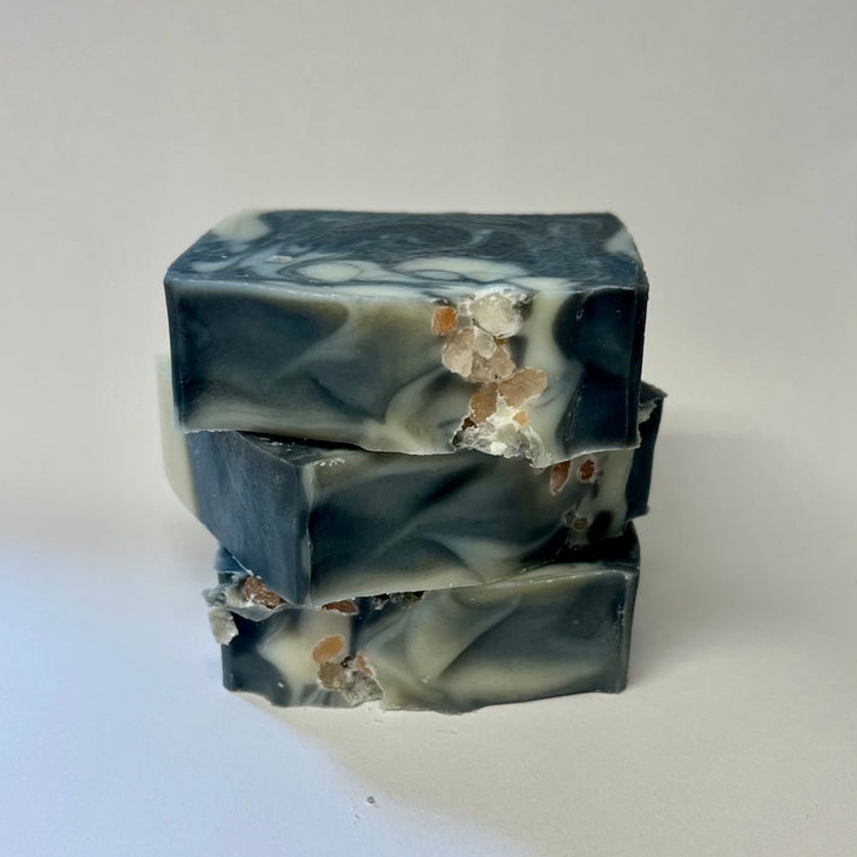 Sunny Soaps Charcoal Cleanse – Detox Zeep – Actieve Kool – Diepe Reiniging – Vegan
