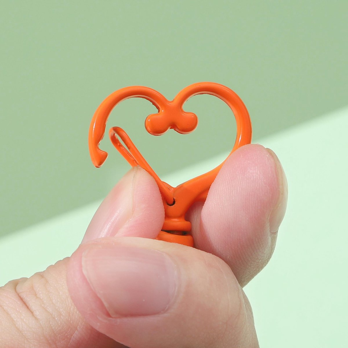 Fyfanie - Hartvormige sleutelhangerclips – 3 stuks- willekeurige kleur- draaibare karabijnhaak voor sleutels, handtassen en doe‑het‑zelf sieraden