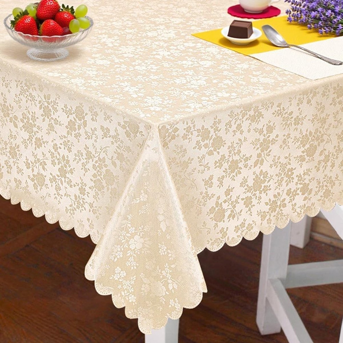 Waterdichte Tafelkleed voor Binnen en Buiten, Robuust en Wasbaar, 140 x 240 cm, Perfect voor Tuin, Eetkamer en Feesten, Beige