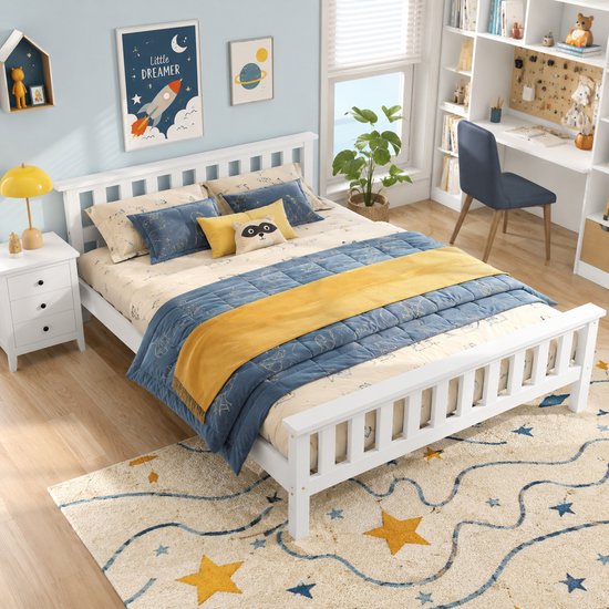 Lit enfant 140x200 cm - Lit double 140x200 cm - Lit au sol - Cadre en bois - Pin massif - Avec tête de lit - Sommier à lattes - Sûr et confortable - Blanc