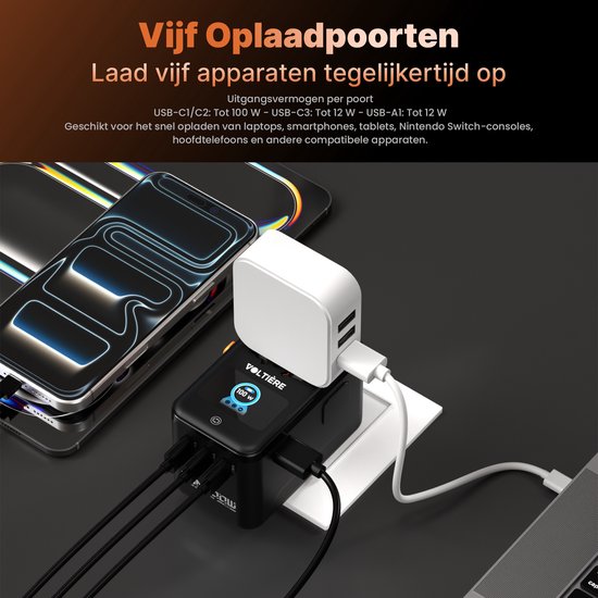 Zwarte Voltière oplader met 5 poorten, laadt 5 apparaten tegelijk op, met een aangesloten telefoon.