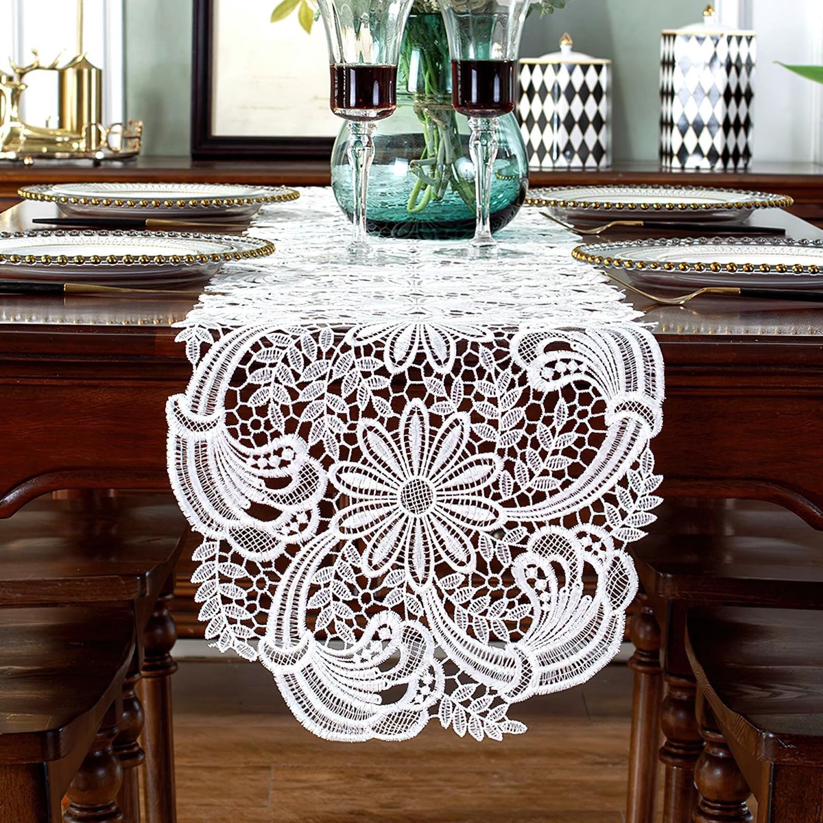 Omgoods - Elegante Macrame Tafelrunner met Daisy Motief voor Feestelijke Decoratie