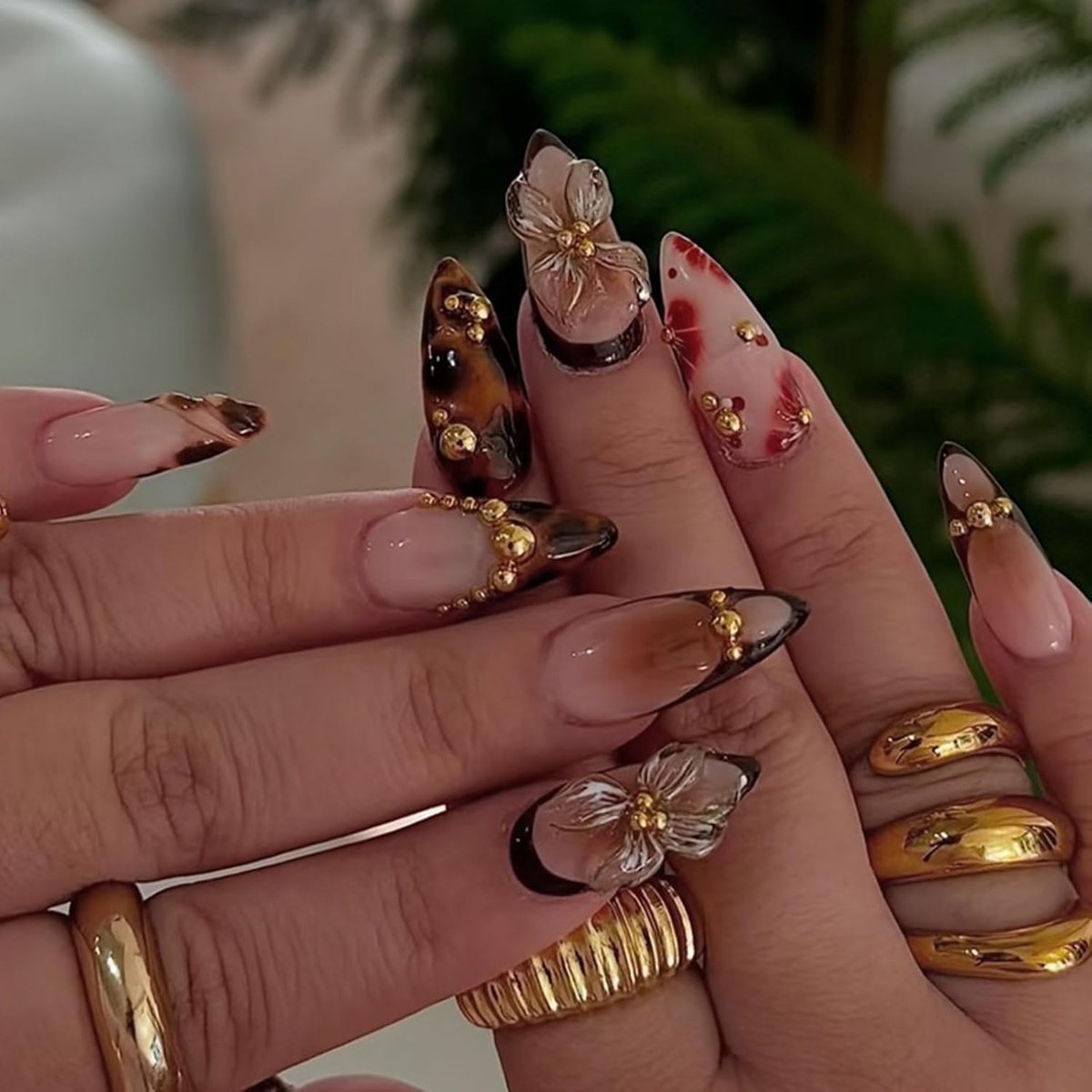 24 stuks middelgrote, amandelvormige kunstnagels om op te plakken, bruin, met 3D bloemen- en strassmotieven, voor dames