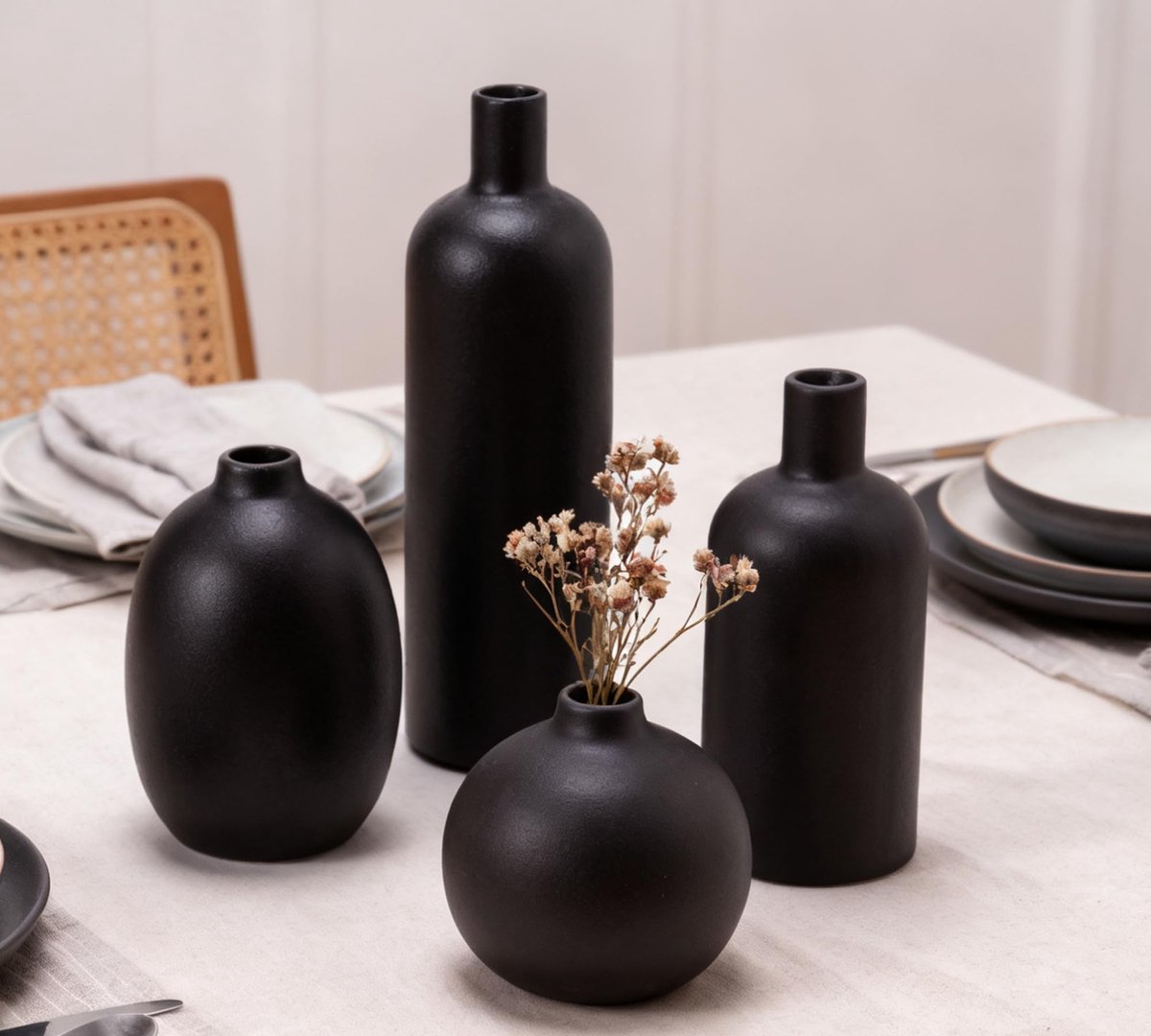Omgoods - Set van 4 Zwarte Minimalistische Vazen voor Bloemdecoratie