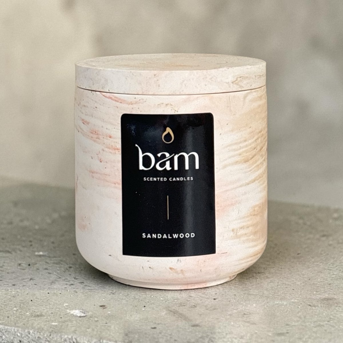 Bam Kaarsen Sandalwood Geurkaars – Zonnebloemwas – Houten Lont – Oranje-Bruin Gemarmerd Rond Potje met Deksel – 140 g bruin/oranje