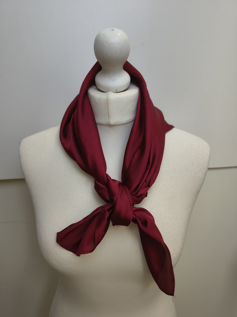 Vierkante dames sjaal Hildegard-effen bordeaux rood donkerrood-uni-neksjaal-halssjaal-70x70