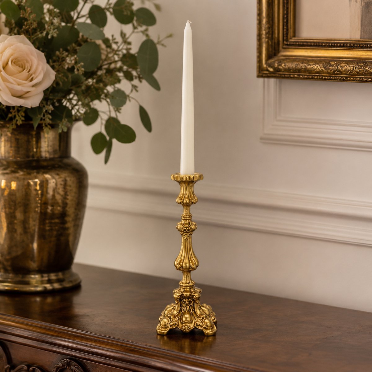 Luxe Gouden Kandelaar Antiek Look – Klassieke Barok Kaarsenhouder 28,5 cm Hoog Ø12 cm – Decoratieve Kaarsenstandaard / Tafel Kandelaar – Voor Dinerkaars, Eettafel, Dressoir, Schouw, Woonkamer, Bruiloft, Kerst & Interieur Styling