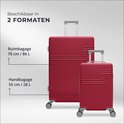 Twee rode koffers, een handbagage (55 cm) en een ruimbagage (76 cm), naast elkaar.