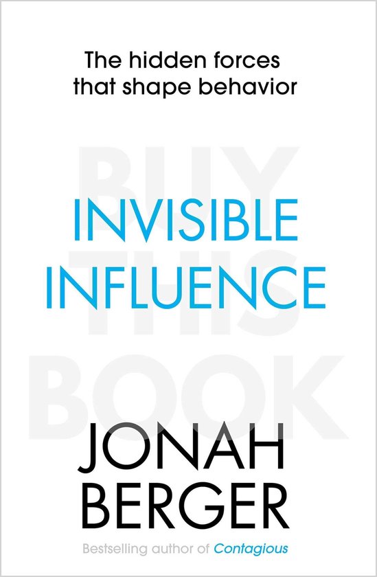 Boekomslag van 'Invisible Influence' met de tekst 'The hidden forces that shape behavior' en 'JONAH BERGER'.