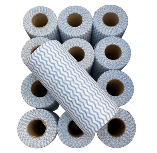 Douze rouleaux d'essuie-tout bleus avec un motif zigzag blanc.