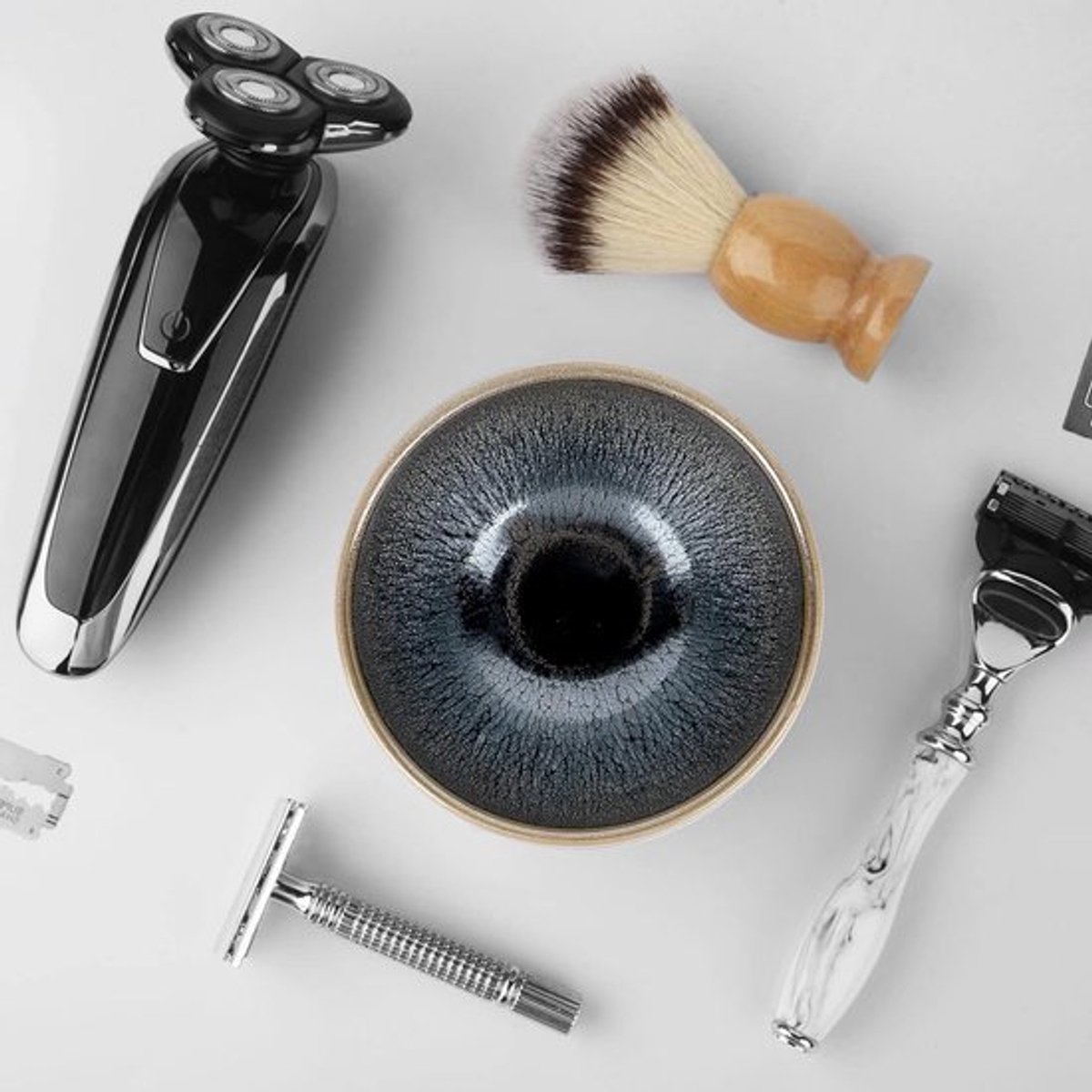 Handgemaakte keramische scheerkom met natuurlijke onregelmatige glazuurflow, perfect voor nat scheren, luxe geschenk voor mannen en scheeraccessoires