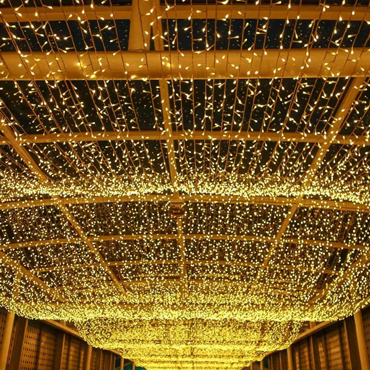 LED Verlichting - 100 Meter - 800 LEDS - IP44 Waterdicht - Buitenverlichting - Kerstverlichting - Tuinverlichting - Feestverlichting - Sfeerverlichting - Warm Wit