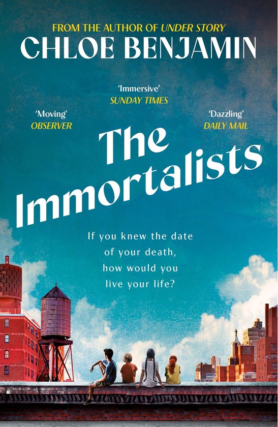 Boekomslag van 'The Immortalists' van Chloe Benjamin. Vier kinderen zitten op een dak in New York, met de stad op de achtergrond.