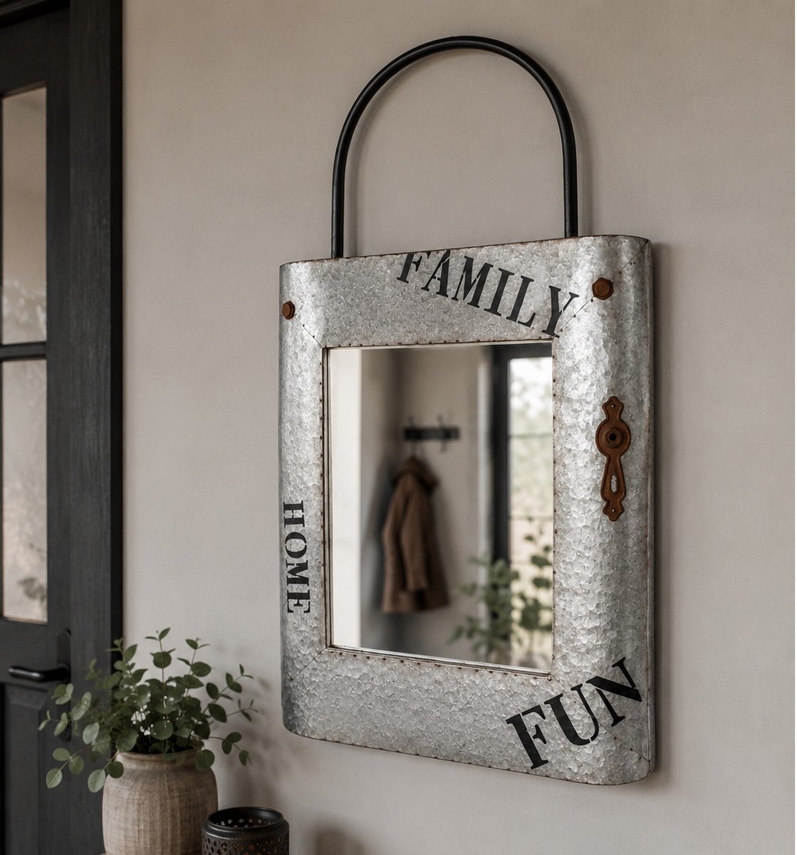 Vintage wandspiegel van metaal – chroom – 61 × 8 × 70/103 cm