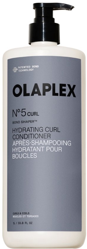 Een grote, witte OLAPLEX No. 5 Curl conditionerfles met zwarte pompdispenser.