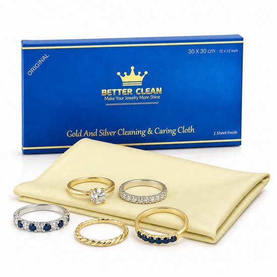 Gouden en zilveren ringen met stenen en een geel poetsdoekje op een witte ondergrond. De blauwe verpakking van Better Clean staat op de achtergrond.