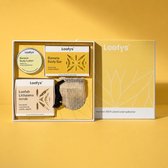 Doos met Loofy's badproducten: Body Lotion, Body Bar, Loofah Lichaaams scrub en netzakje. De doos is geel met lijntekening.