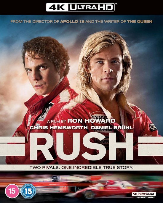 Poster van Rush 4K Ultra HD. Twee mannen in racepakken, "RUSH", "CHRIS HEMSWORTH DANIEL BRÜHL", "4K ULTRA HD", "TWO RIVALS. ONE INCREDIBLE TRUE STORY."