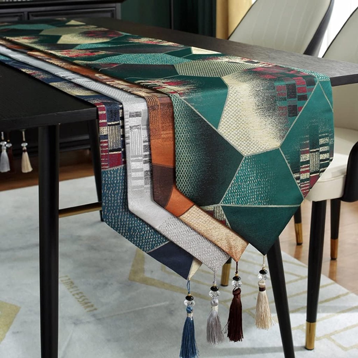 Tafel Runner - Tafeldecoratie - Eettafel Versieren - Luxe Kwastjes - 210 cm - Oranje
