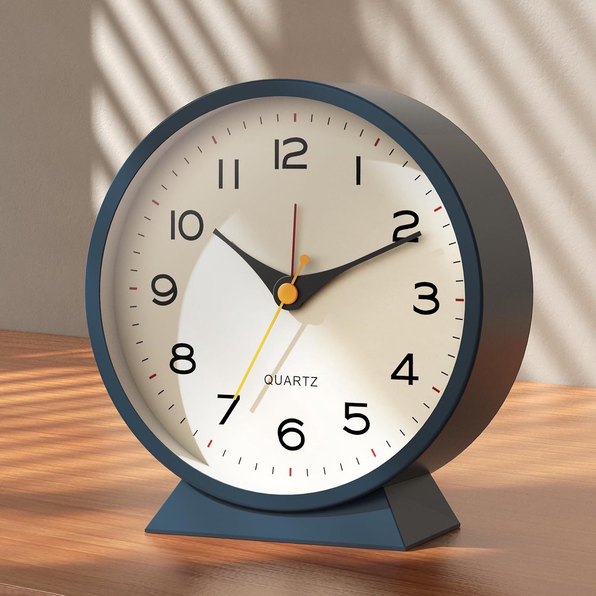 SnelShoppen - Analoge Wekker 4,5 inch Retro Bureauklok - Stille Metalen Tafelklok met Licht - Batterijgevoed voor Woonkamer, Slaapkamer, Nachtkastje,