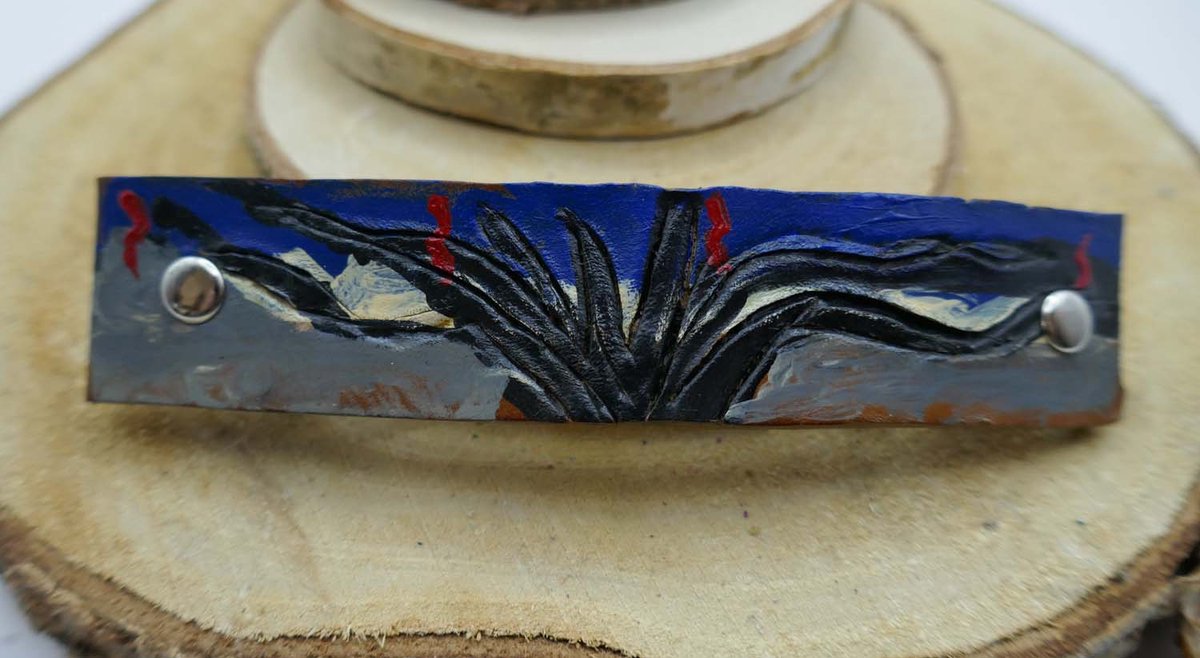 Leren haarclip zwart siermotief met blauw en grijs ondergrond - leuke lederen haarclip - apart handgemaakte haarclip - haarclip van leer - haarclip voor dik haar - haarclip voor dun haar - haarclip bruin - haarclip voor lang haar