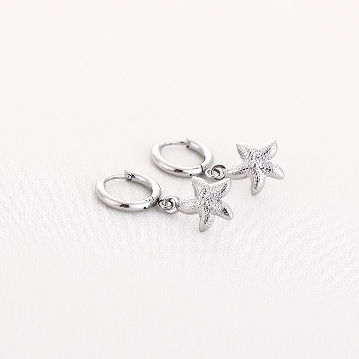 Stainless Steel Oorbellen met Zeester – Elegante & Zomerse Hangers - RVS - Zilver