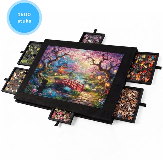 Japans tuinlandschap met kersenbloesems en een rode brug, op een zwart puzzelbord met lades met puzzelstukjes.