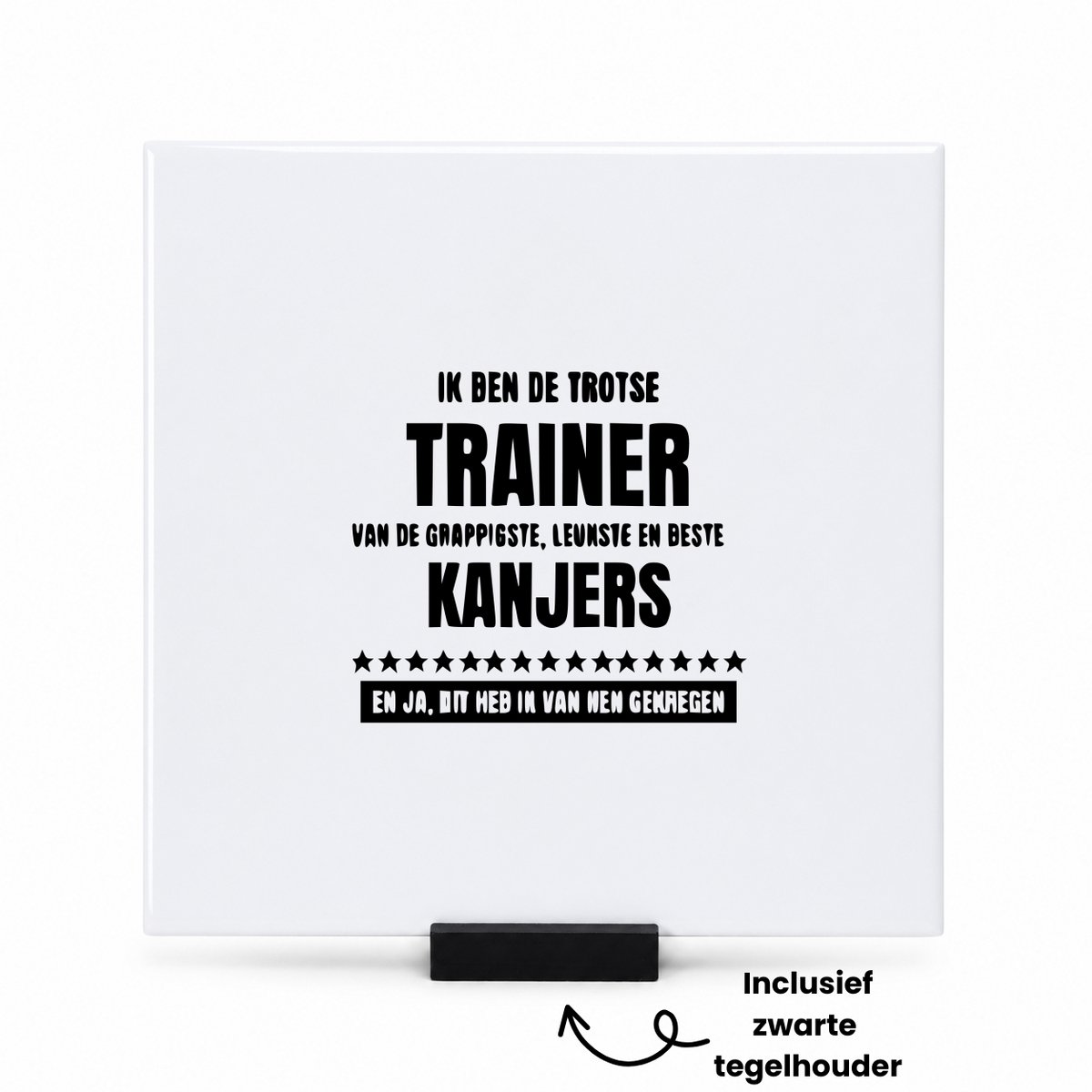 Hacebo Ik ben de trotse trainer van de grappigste en leukste en beste kanjers tegeltje met tegelhouder - Trainer - Sporters - tegeltjes met tekst - Cadeau - spreuktegels - 15x15 CM Wit