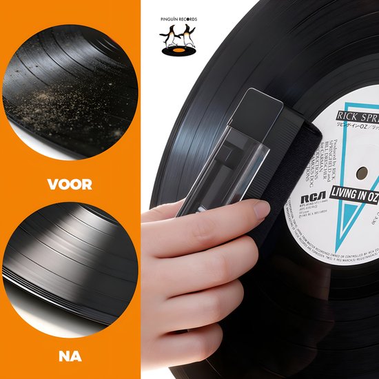 Voor en na foto van een LP, reinigen met de zwarte vinyl borstel.