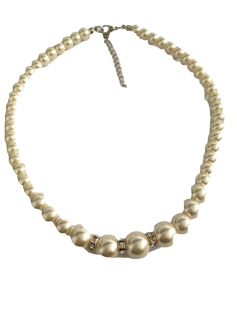 Petra's Sieradenwereld - Parelketting wit met strass (007)