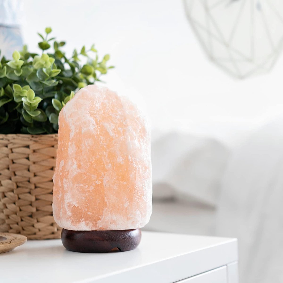 KZQ Himalaya zoutlamp 17,8 cm - Handgehouwen kristal met houten voet - Dimbare amberkleurige gloed voor ontspanning en slaap - Sfeervol nachtlampje