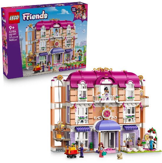 LEGO Friends Heartlake City Grand Hotel met roze dak, paarse luifels, balkons en lift.
