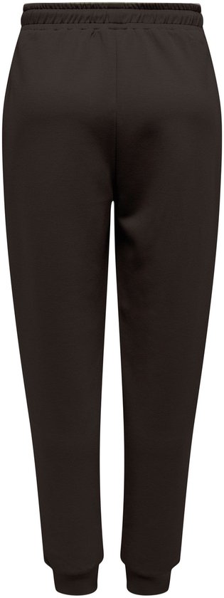 Achterkant van een donkerbruine joggingbroek met elastische tailleband en boorden.